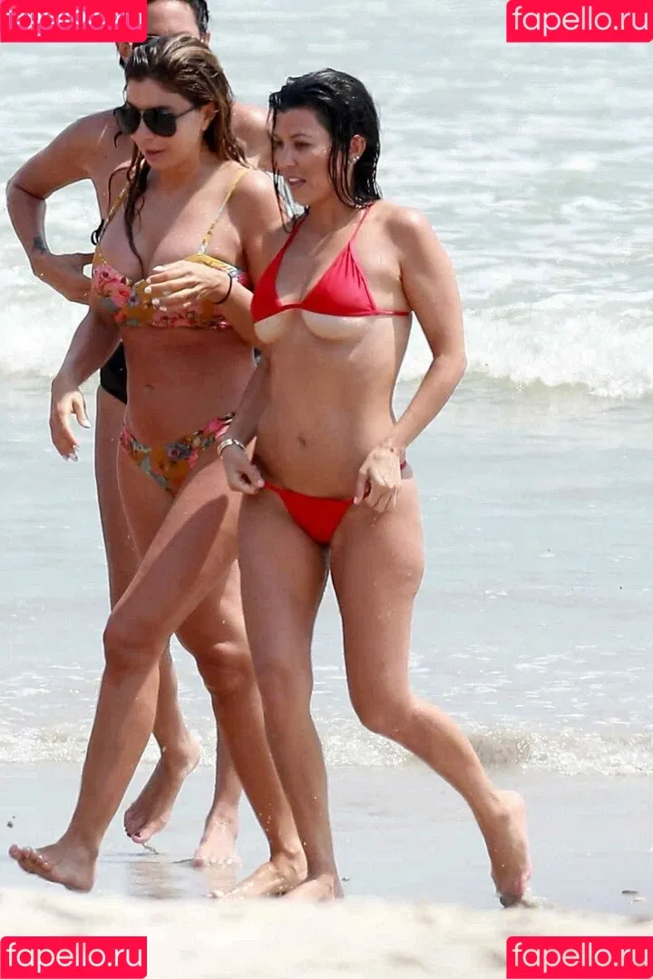 Kourtney Kardashian / kourtney_kardashian / kourtneykardash Onlyfans Photo Gallery 