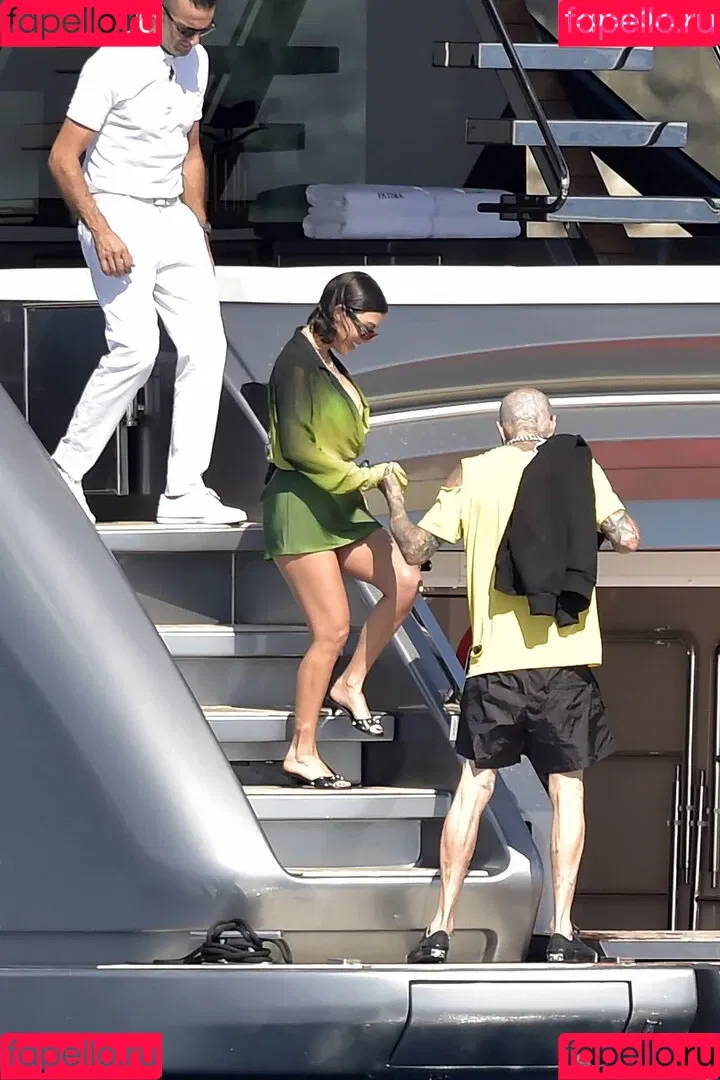 Kourtney Kardashian / kourtney_kardashian / kourtneykardash Onlyfans Photo Gallery 