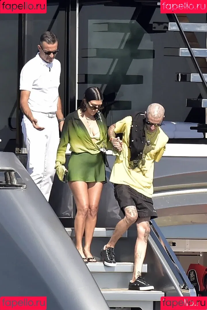 Kourtney Kardashian / kourtney_kardashian / kourtneykardash Onlyfans Photo Gallery 