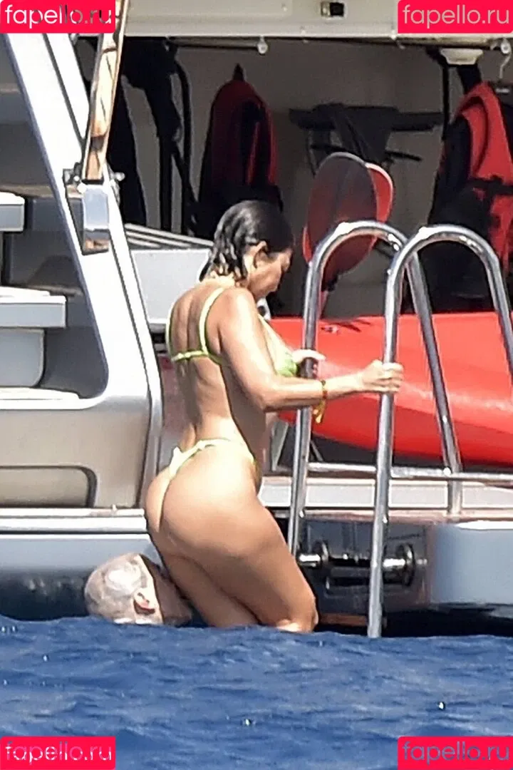 Kourtney Kardashian / kourtney_kardashian / kourtneykardash Onlyfans Photo Gallery 