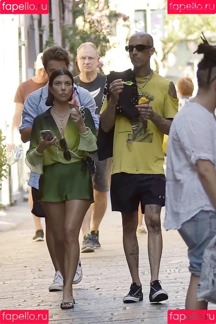 Kourtney Kardashian / kourtney_kardashian / kourtneykardash Onlyfans Photo Gallery 