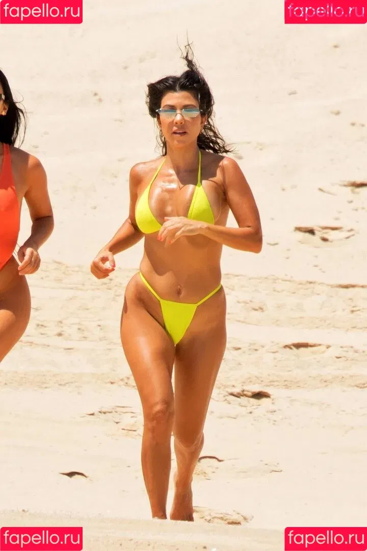 Kourtney Kardashian / kourtney_kardashian / kourtneykardash Onlyfans Photo Gallery 