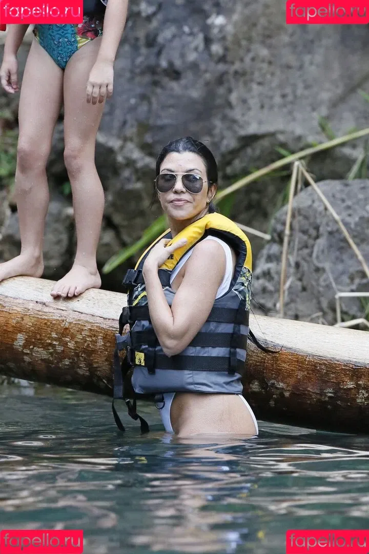 Kourtney Kardashian / kourtney_kardashian / kourtneykardash Onlyfans Photo Gallery 
