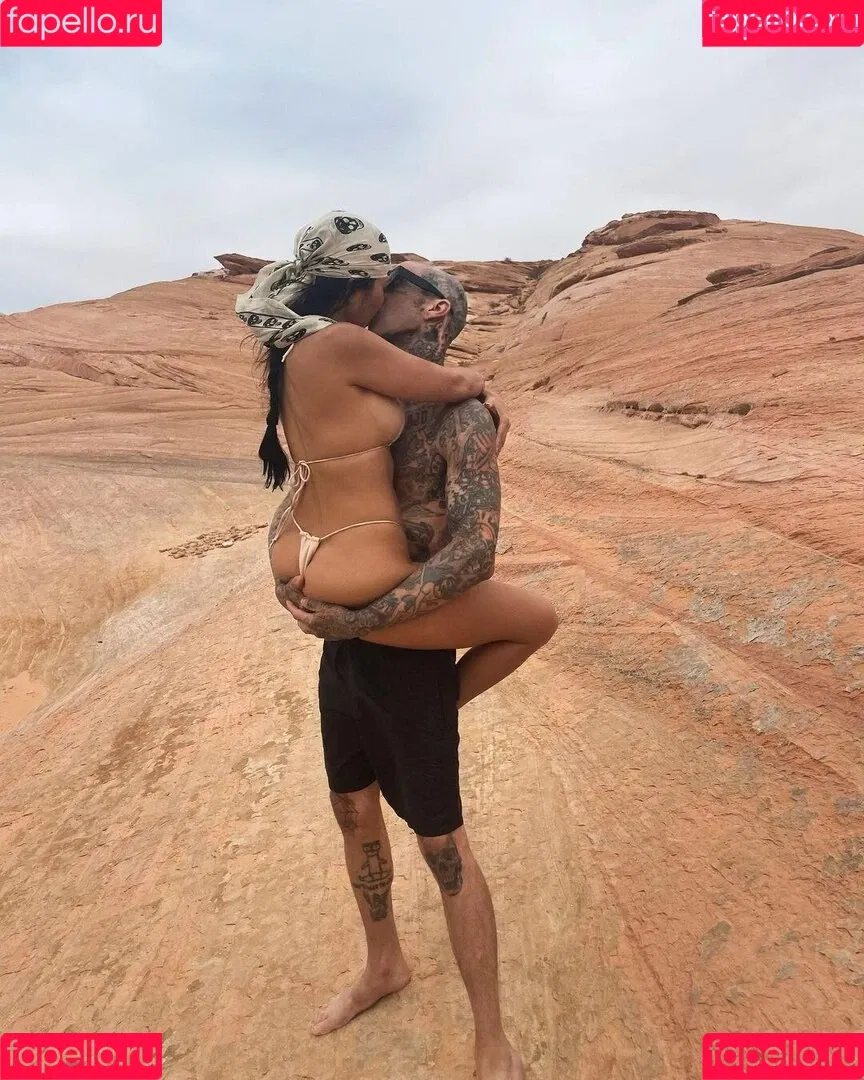 Kourtney Kardashian / kourtney_kardashian / kourtneykardash Onlyfans Photo Gallery 