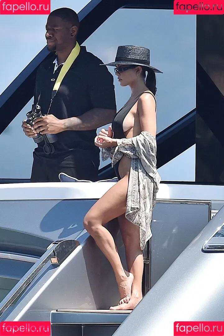 Kourtney Kardashian / kourtney_kardashian / kourtneykardash Onlyfans Photo Gallery 