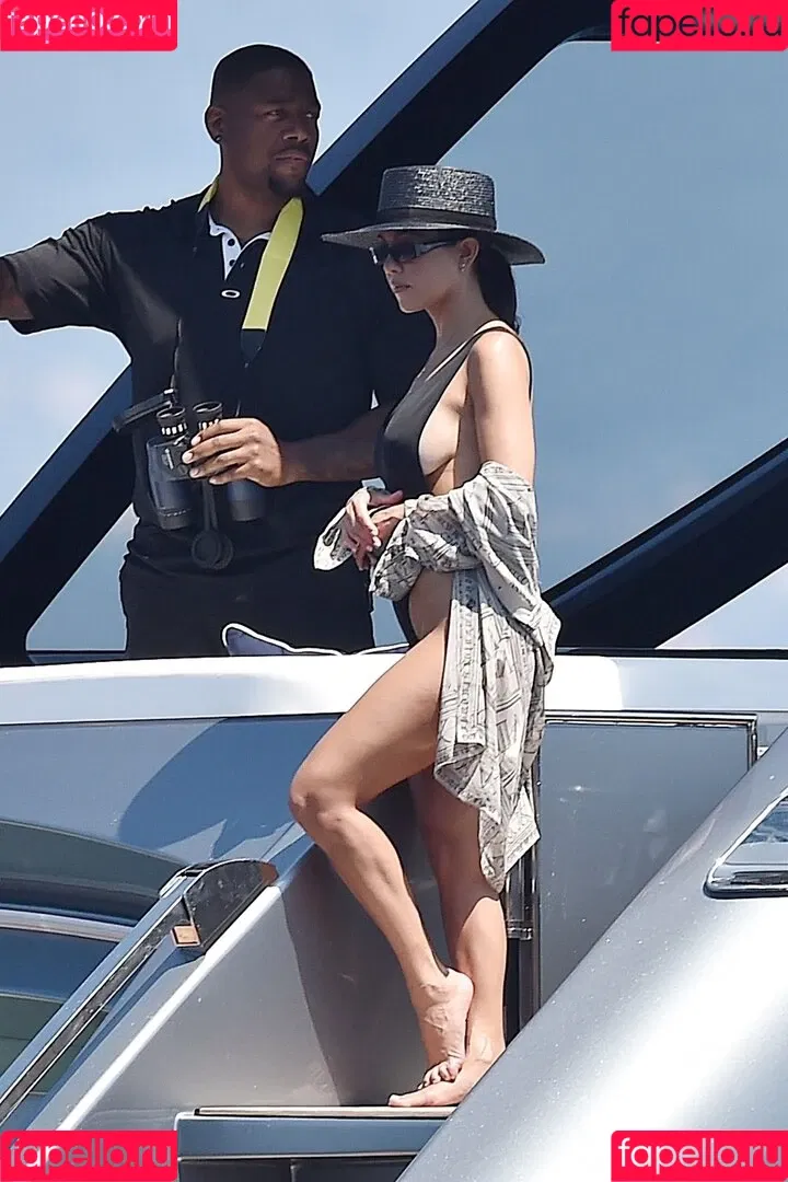 Kourtney Kardashian / kourtney_kardashian / kourtneykardash Onlyfans Photo Gallery 