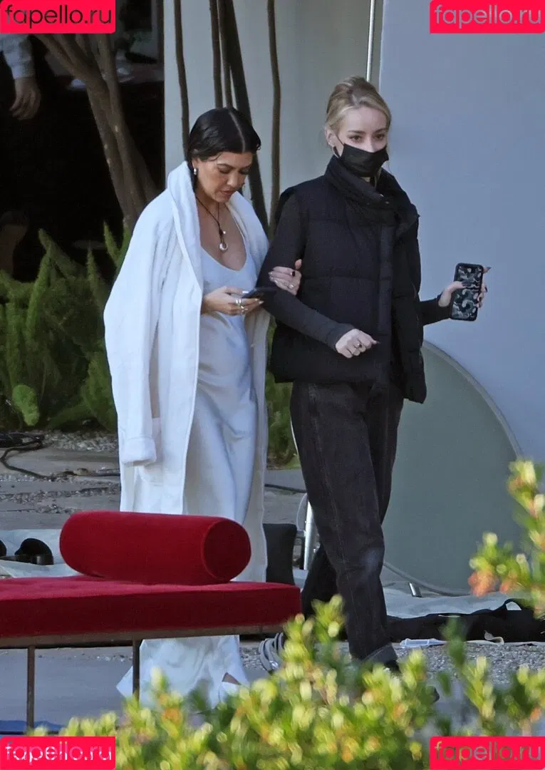 Kourtney Kardashian / kourtney_kardashian / kourtneykardash Onlyfans Photo Gallery 