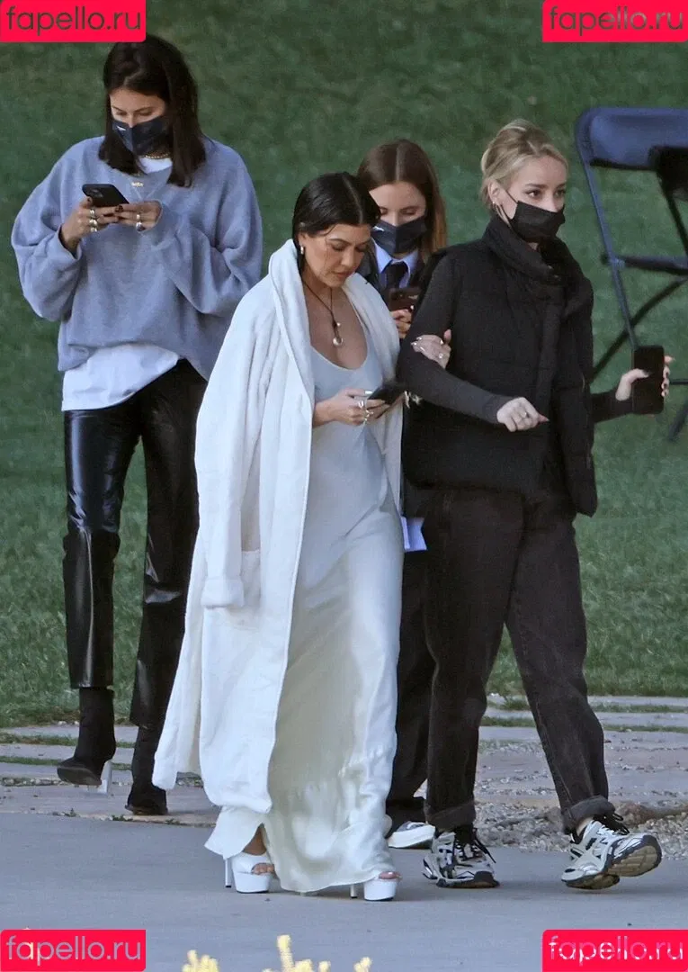 Kourtney Kardashian / kourtney_kardashian / kourtneykardash Onlyfans Photo Gallery 