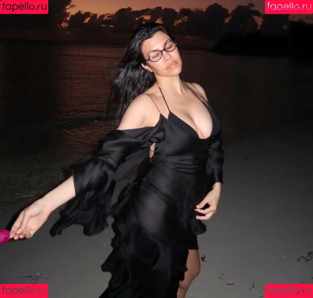 Kourtney Kardashian / kourtney_kardashian / kourtneykardash Onlyfans Photo Gallery 