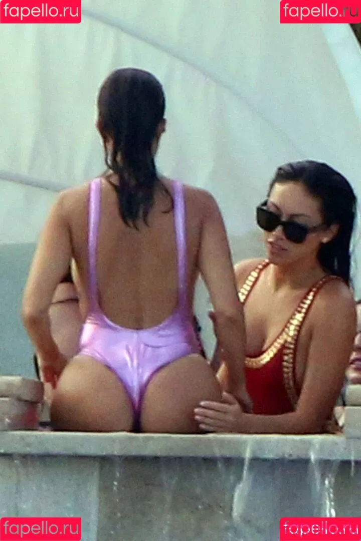 Kourtney Kardashian / kourtney_kardashian / kourtneykardash Onlyfans Photo Gallery 