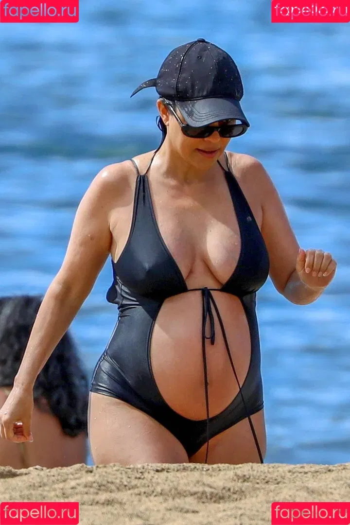 Kourtney Kardashian / kourtney_kardashian / kourtneykardash Onlyfans Photo Gallery 