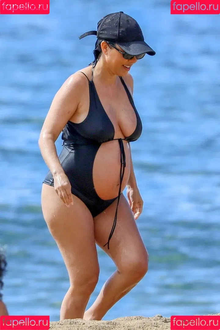 Kourtney Kardashian / kourtney_kardashian / kourtneykardash Onlyfans Photo Gallery 