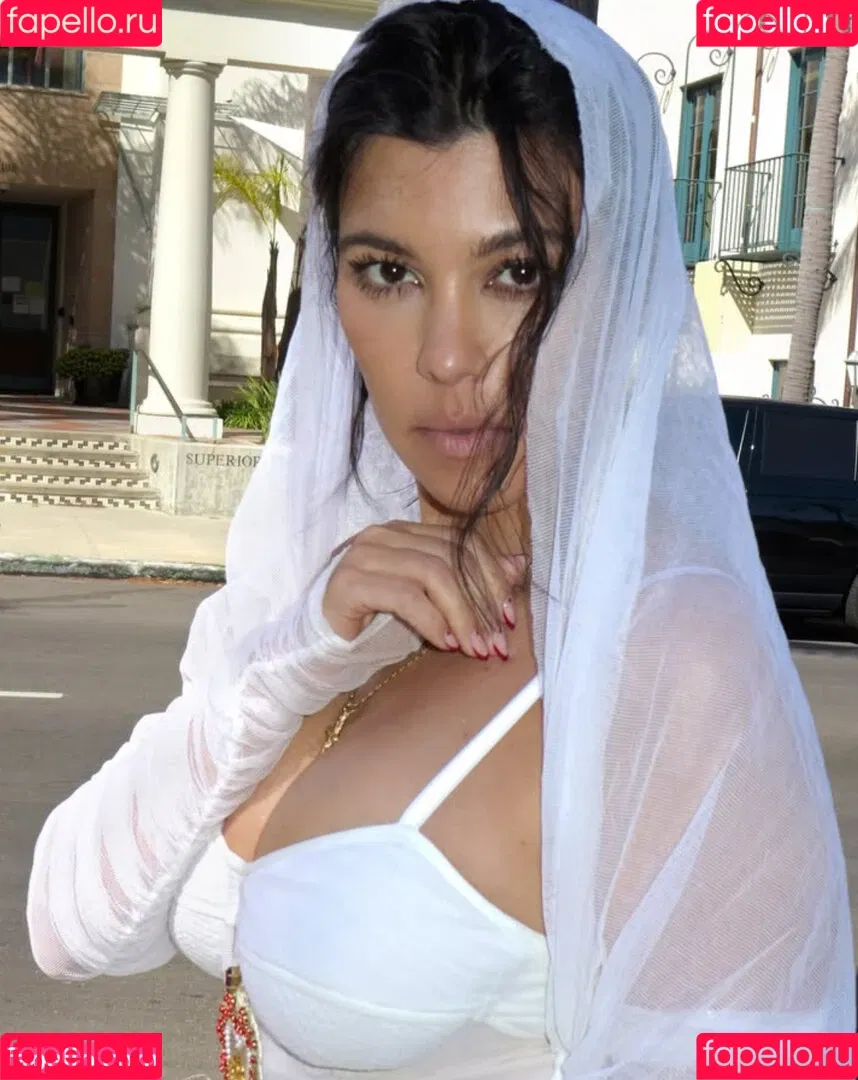 Kourtney Kardashian / kourtney_kardashian / kourtneykardash Onlyfans Photo Gallery 