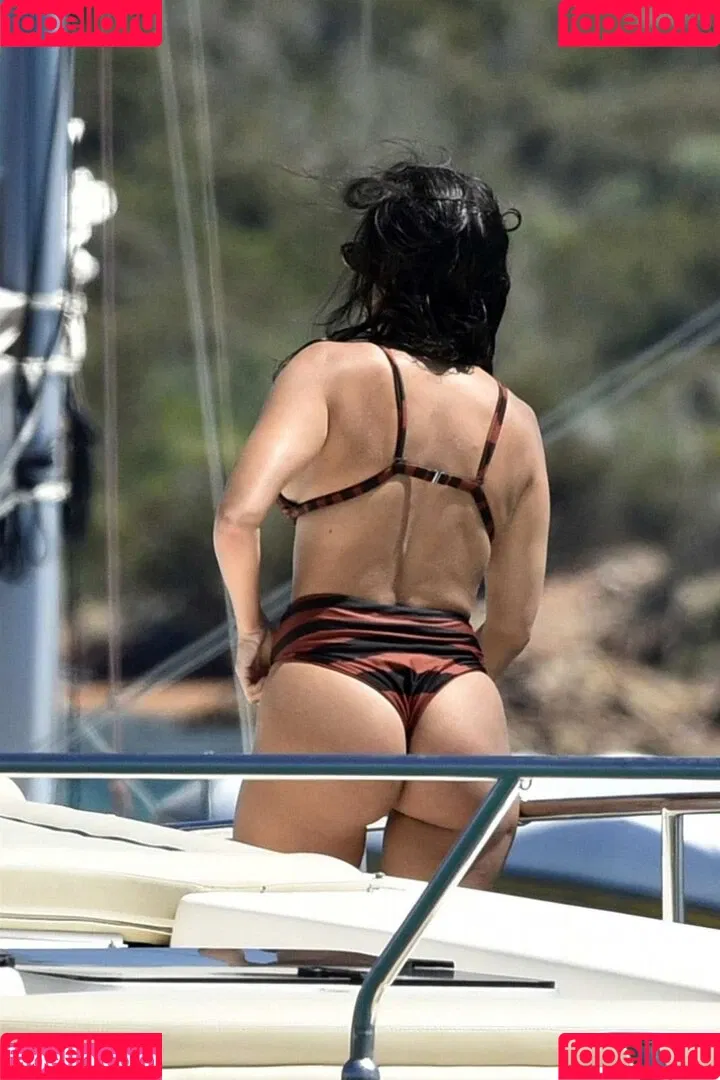 Kourtney Kardashian / kourtney_kardashian / kourtneykardash Onlyfans Photo Gallery 