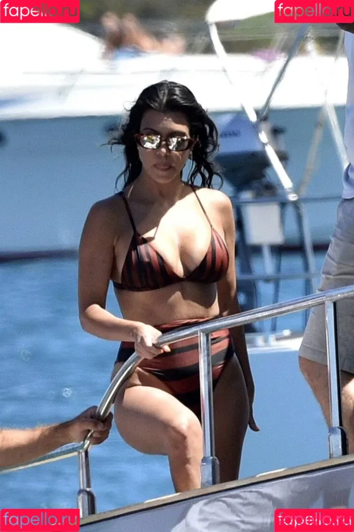 Kourtney Kardashian / kourtney_kardashian / kourtneykardash Onlyfans Photo Gallery 