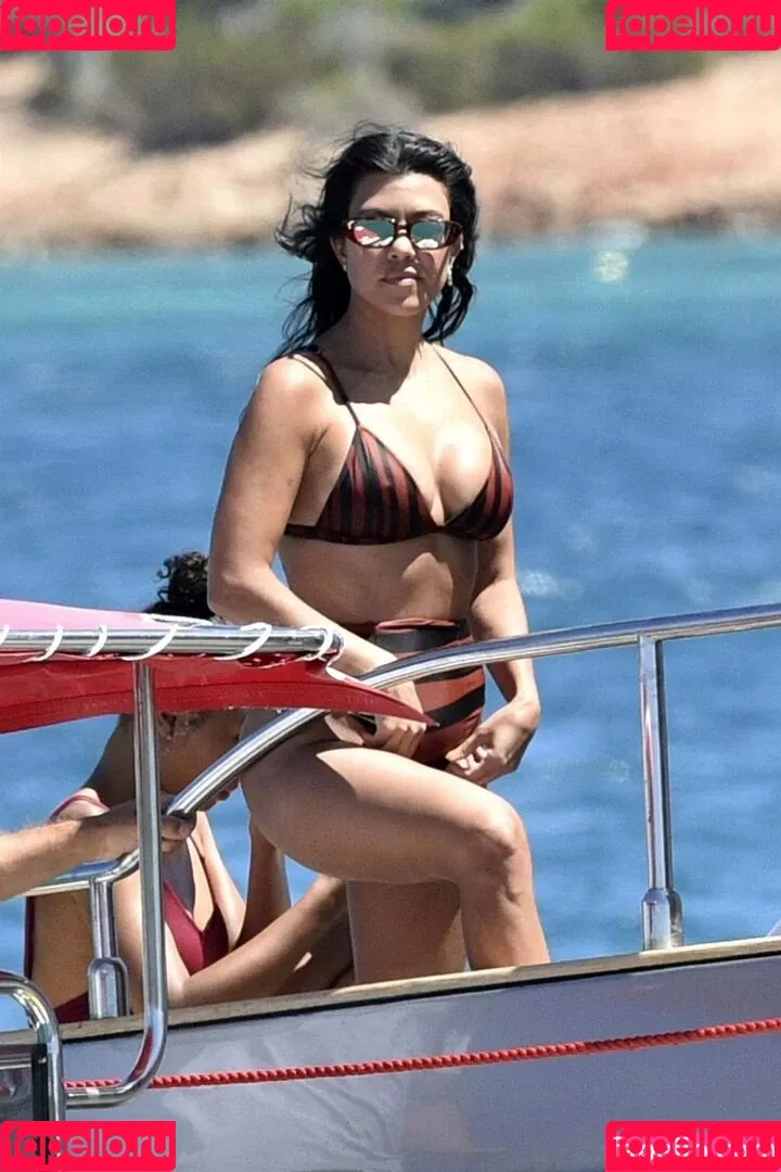 Kourtney Kardashian / kourtney_kardashian / kourtneykardash Onlyfans Photo Gallery 