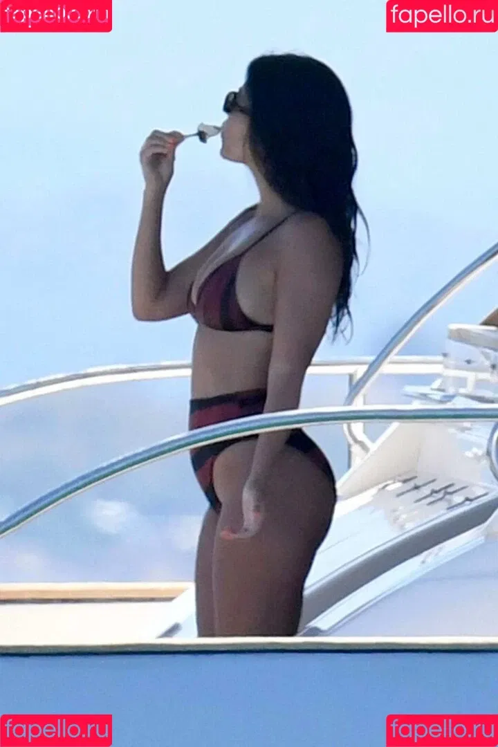 Kourtney Kardashian / kourtney_kardashian / kourtneykardash Onlyfans Photo Gallery 