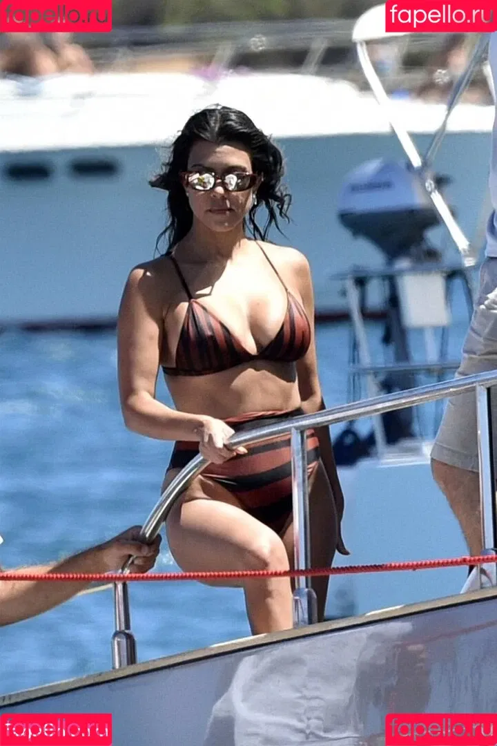 Kourtney Kardashian / kourtney_kardashian / kourtneykardash Onlyfans Photo Gallery 