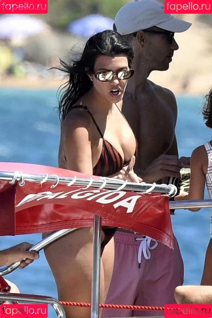 Kourtney Kardashian / kourtney_kardashian / kourtneykardash Onlyfans Photo Gallery 