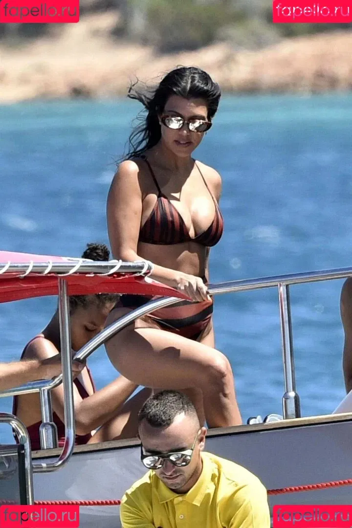 Kourtney Kardashian / kourtney_kardashian / kourtneykardash Onlyfans Photo Gallery 