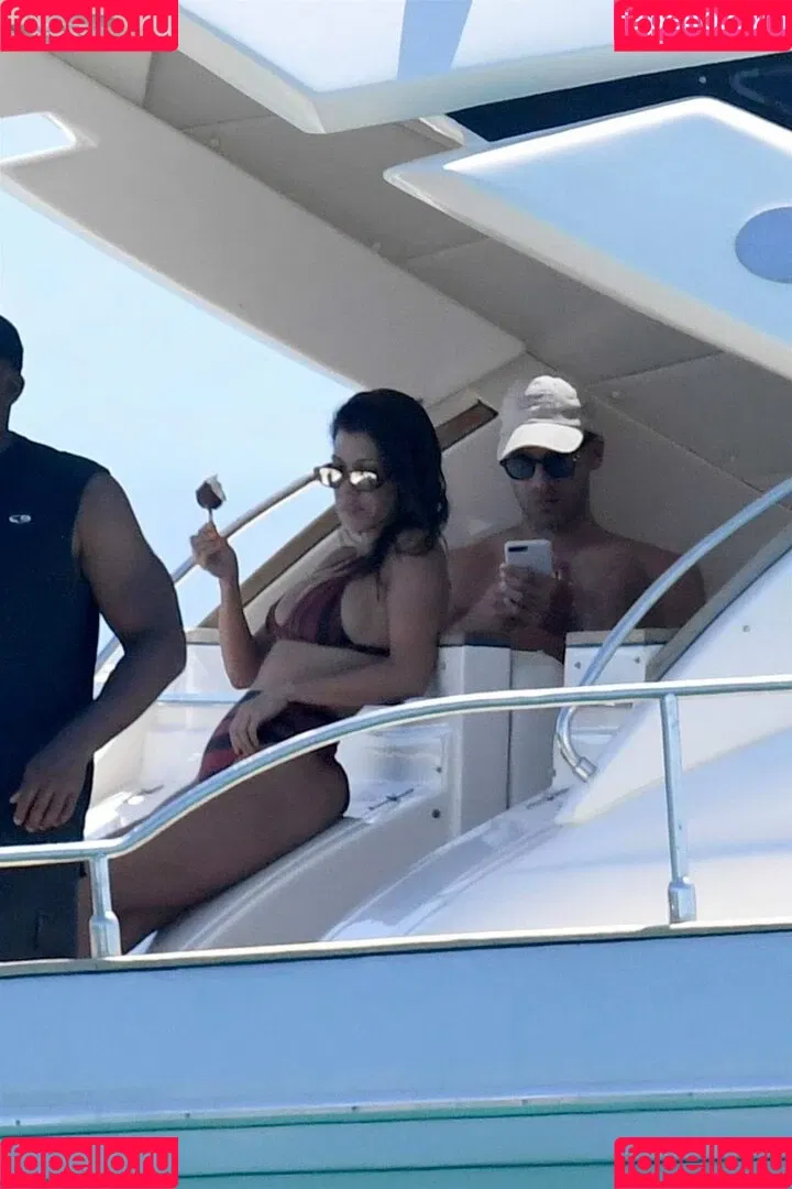 Kourtney Kardashian / kourtney_kardashian / kourtneykardash Onlyfans Photo Gallery 