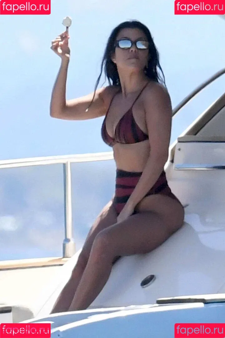 Kourtney Kardashian / kourtney_kardashian / kourtneykardash Onlyfans Photo Gallery 