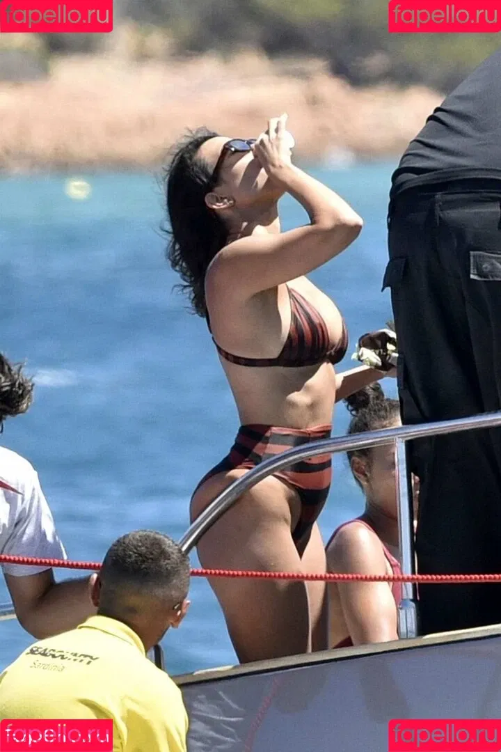 Kourtney Kardashian / kourtney_kardashian / kourtneykardash Onlyfans Photo Gallery 