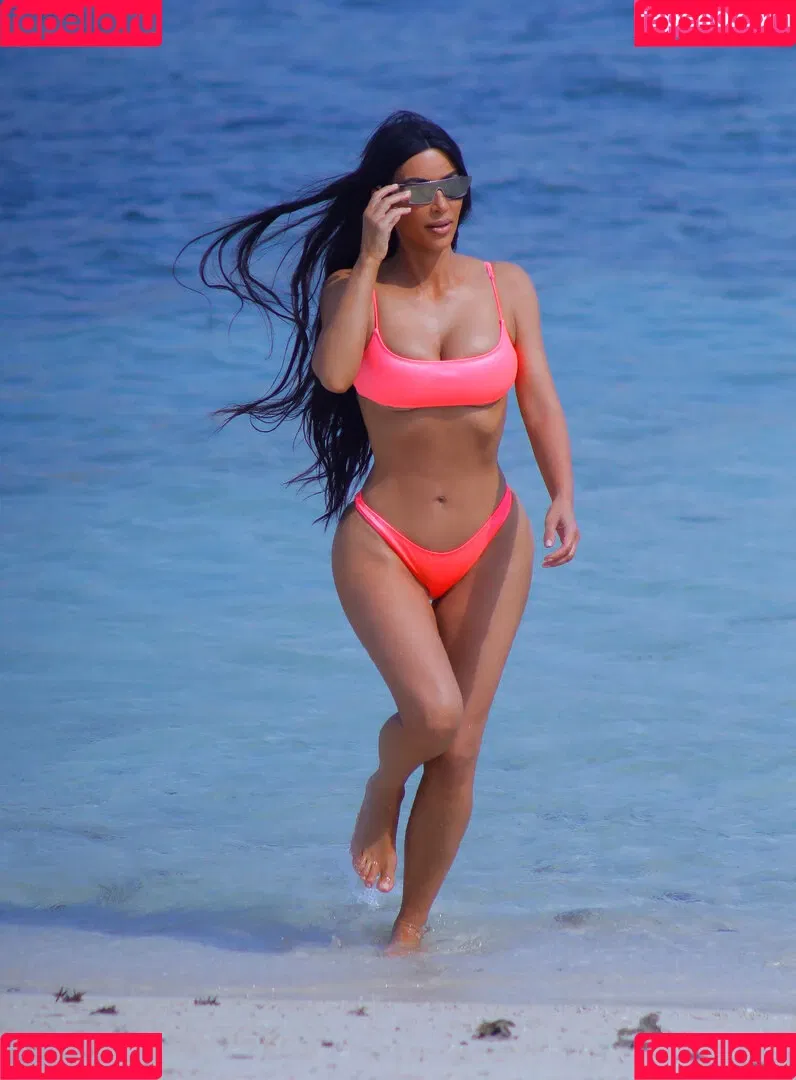 Kourtney Kardashian / kourtney_kardashian / kourtneykardash Onlyfans Photo Gallery 