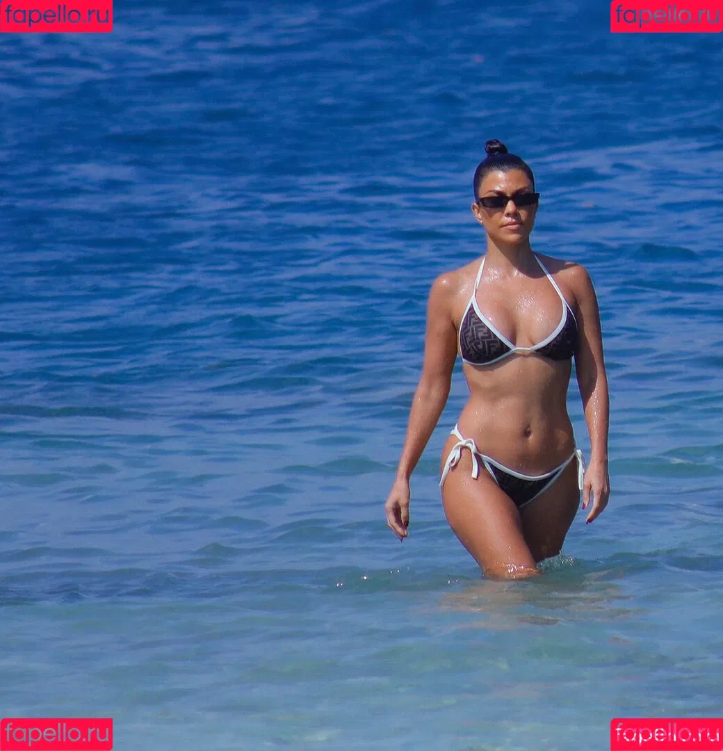Kourtney Kardashian / kourtney_kardashian / kourtneykardash Onlyfans Photo Gallery 