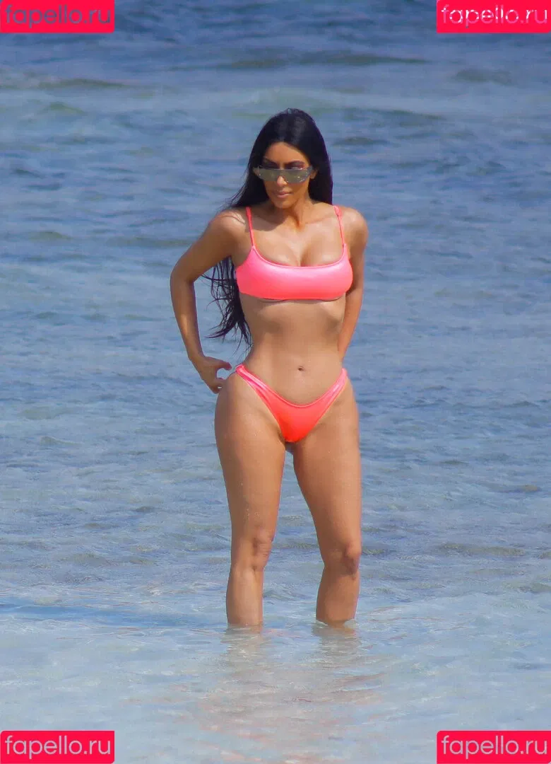 Kourtney Kardashian / kourtney_kardashian / kourtneykardash Onlyfans Photo Gallery 