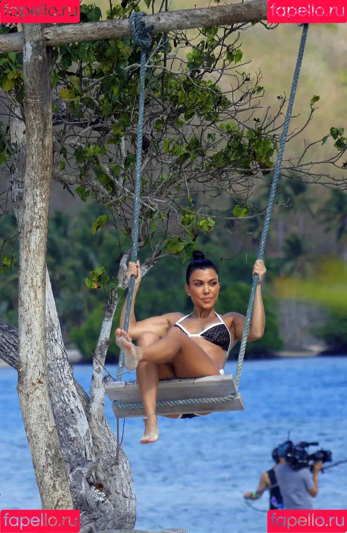Kourtney Kardashian / kourtney_kardashian / kourtneykardash Onlyfans Photo Gallery 
