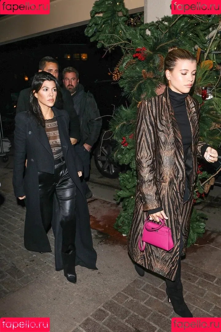 Kourtney Kardashian / kourtney_kardashian / kourtneykardash Onlyfans Photo Gallery 