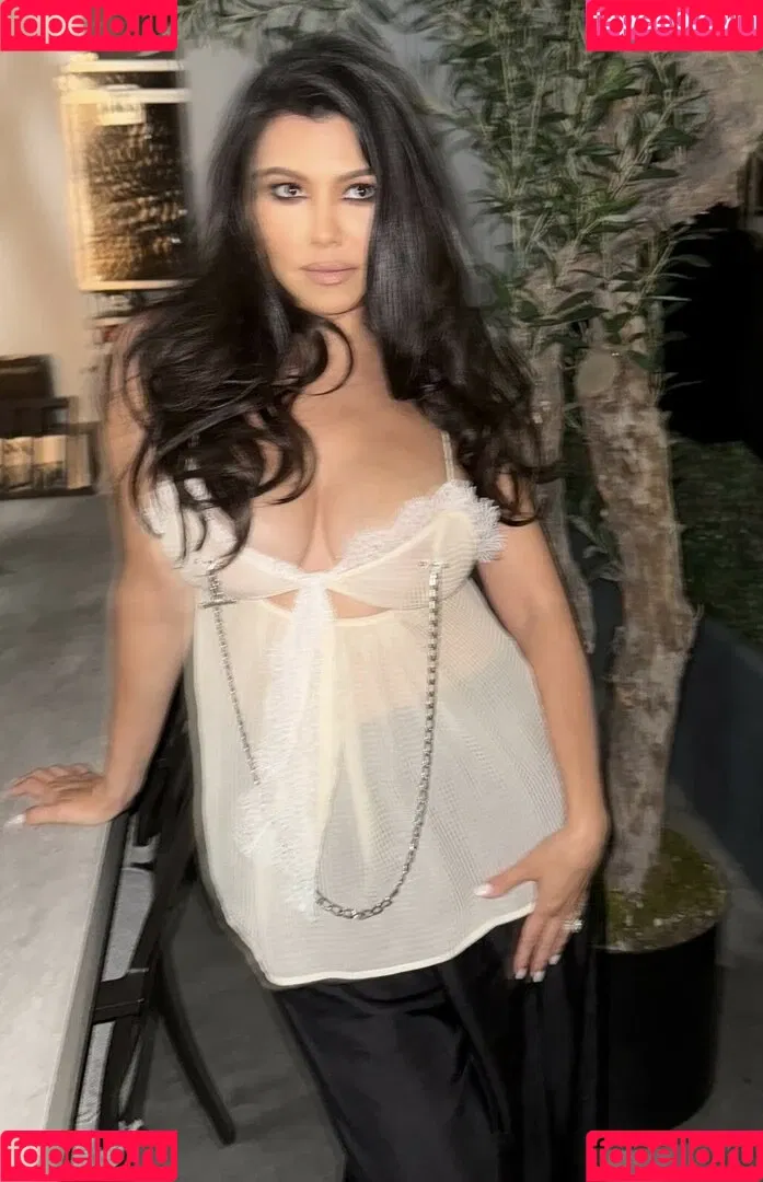 Kourtney Kardashian / kourtney_kardashian / kourtneykardash Onlyfans Photo Gallery 