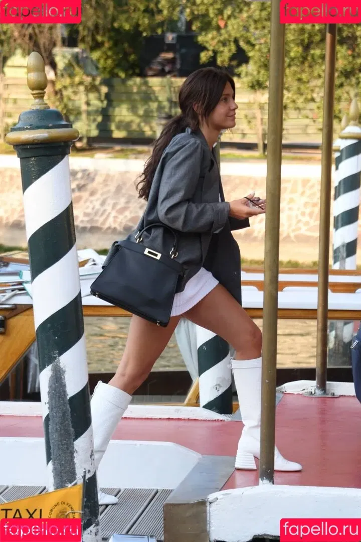 Adèle Exarchopoulos / adeleexarchopoulos / adeleexaroff Onlyfans Photo Gallery 