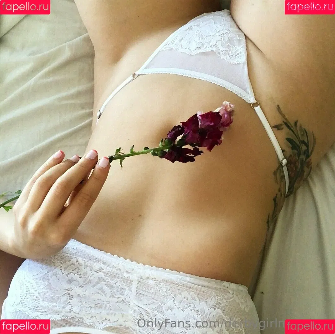 derbygirlnextdoor / thegirllnexdoor Onlyfans Photo Gallery 