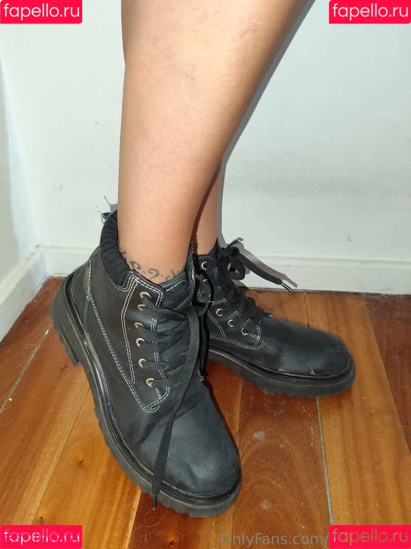 clarita.feet / visitsantaclarita Onlyfans Photo Gallery 