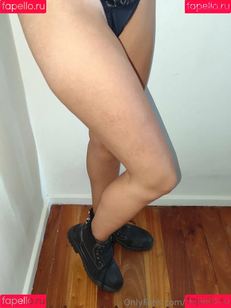 clarita.feet / visitsantaclarita Onlyfans Photo Gallery 