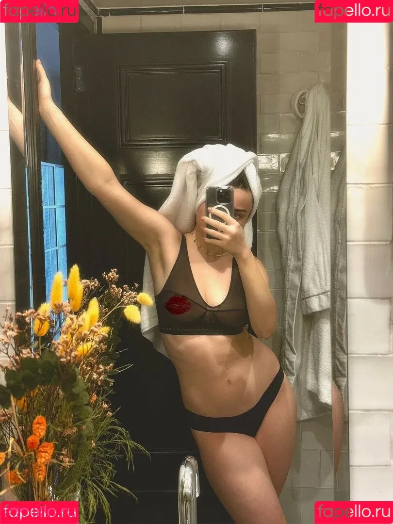 Ahrinyan / Arina Berdnikova / nyasharisha Onlyfans Photo Gallery 