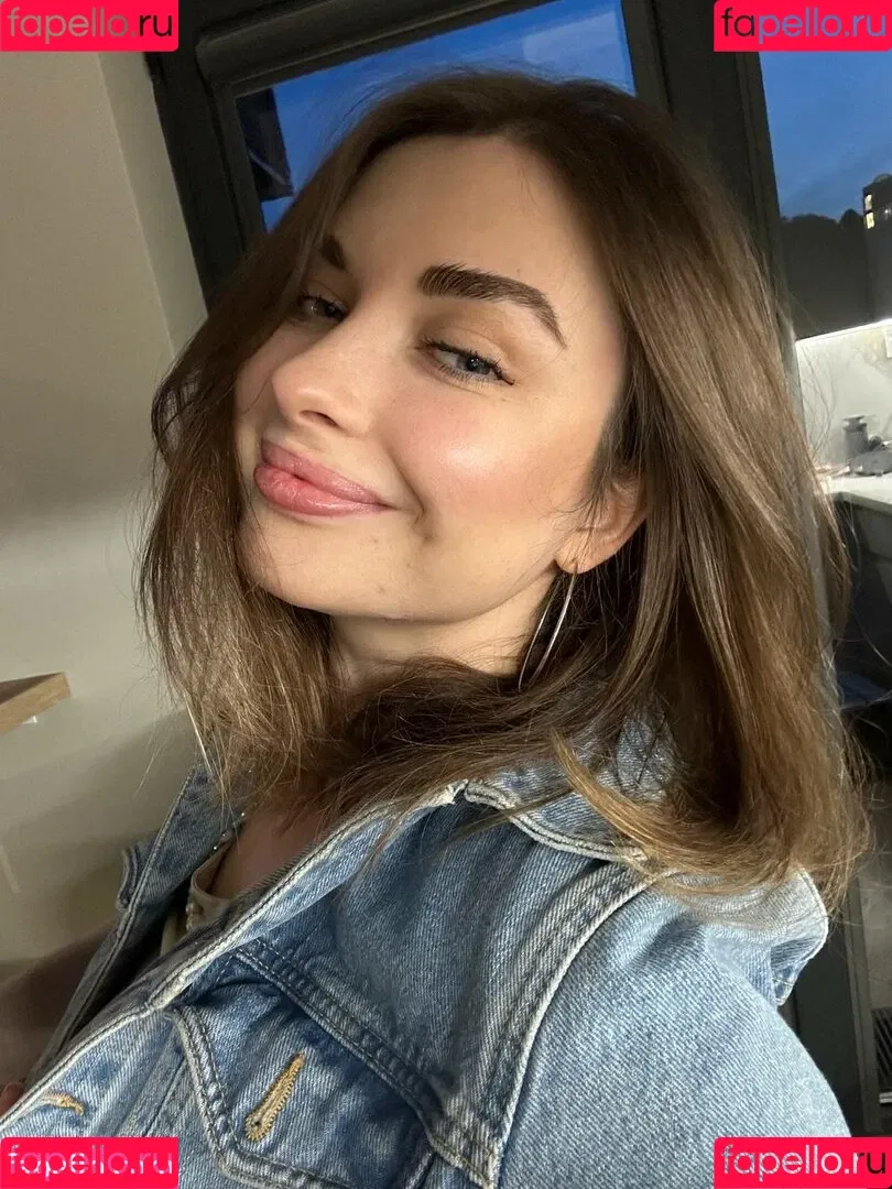 Ahrinyan / Arina Berdnikova / nyasharisha Onlyfans Photo Gallery 