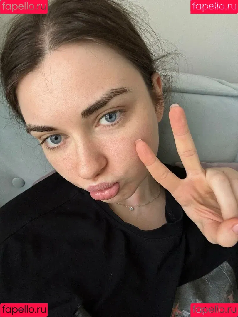 Ahrinyan / Arina Berdnikova / nyasharisha Onlyfans Photo Gallery 