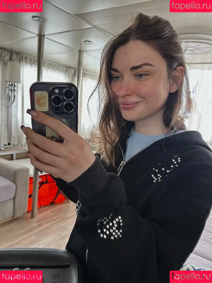 Ahrinyan / Arina Berdnikova / nyasharisha Onlyfans Photo Gallery 