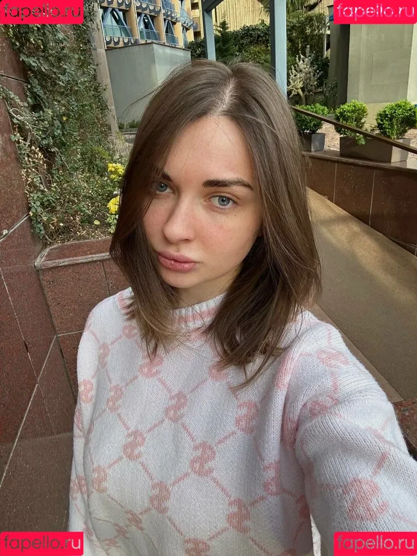 Ahrinyan / Arina Berdnikova / nyasharisha Onlyfans Photo Gallery 