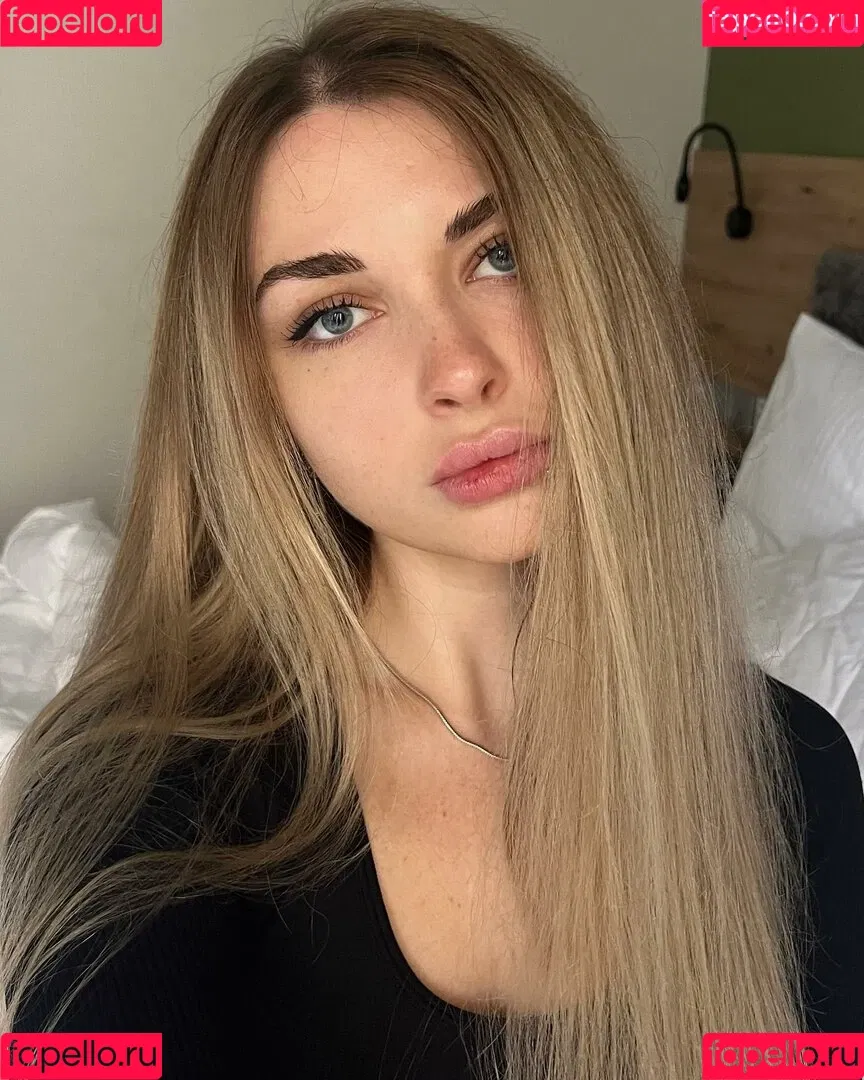 Ahrinyan / Arina Berdnikova / nyasharisha Onlyfans Photo Gallery 