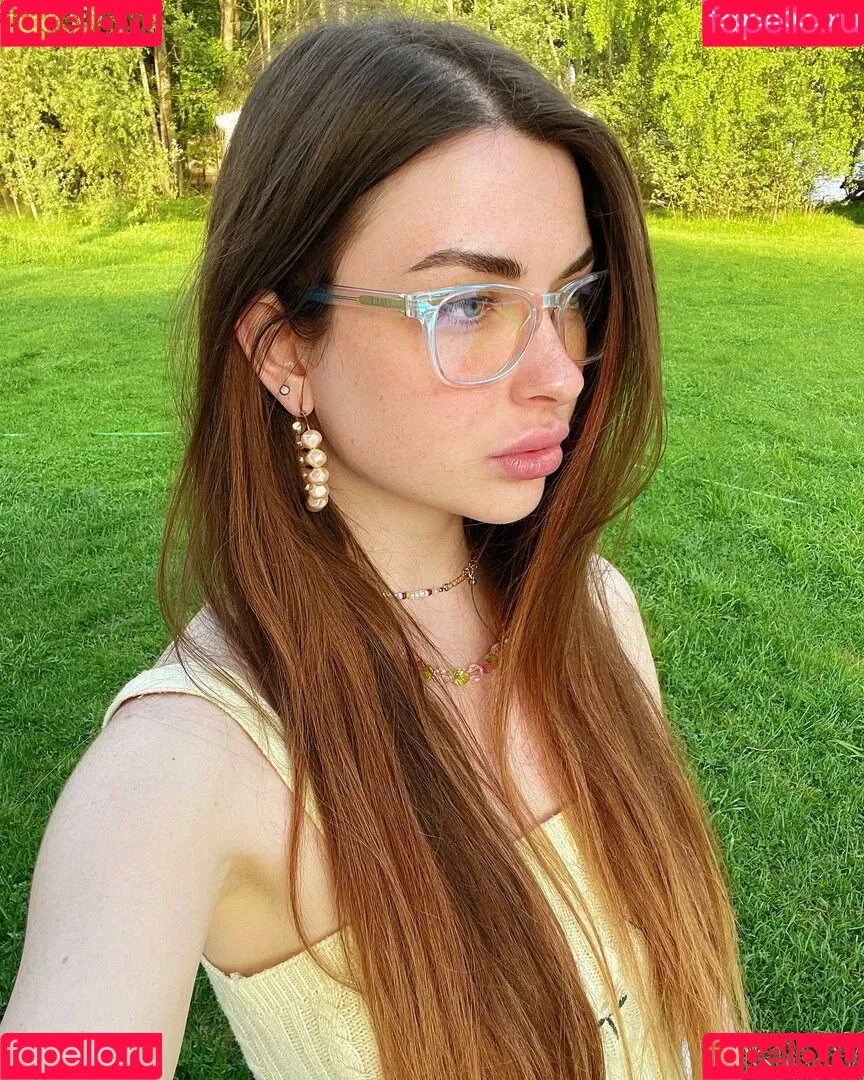 Ahrinyan / Arina Berdnikova / nyasharisha Onlyfans Photo Gallery 