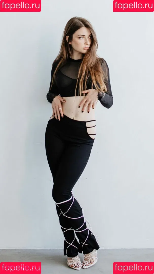 Ahrinyan / Arina Berdnikova / nyasharisha Onlyfans Photo Gallery 