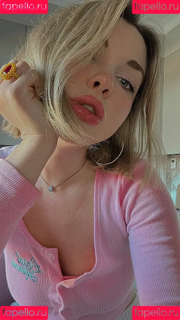Ahrinyan / Arina Berdnikova / nyasharisha Onlyfans Photo Gallery 