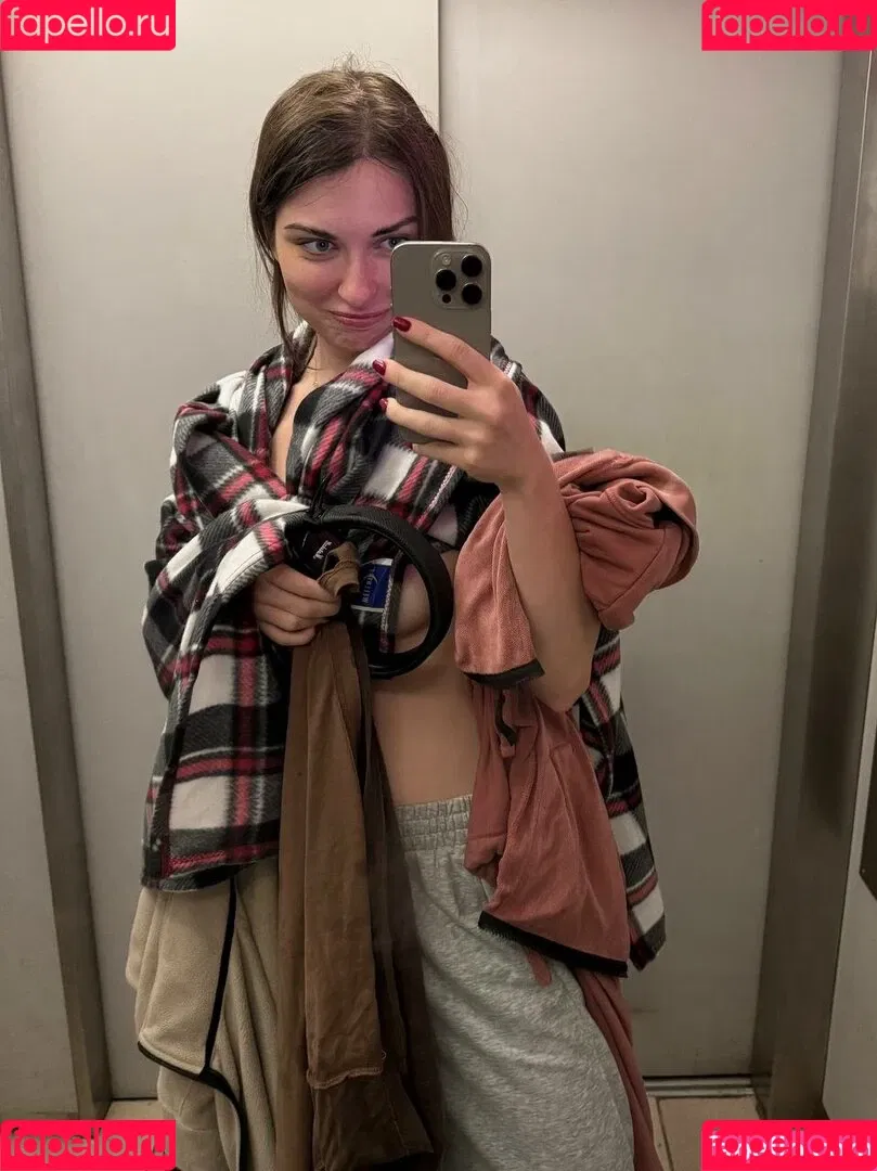Ahrinyan / Arina Berdnikova / nyasharisha Onlyfans Photo Gallery 