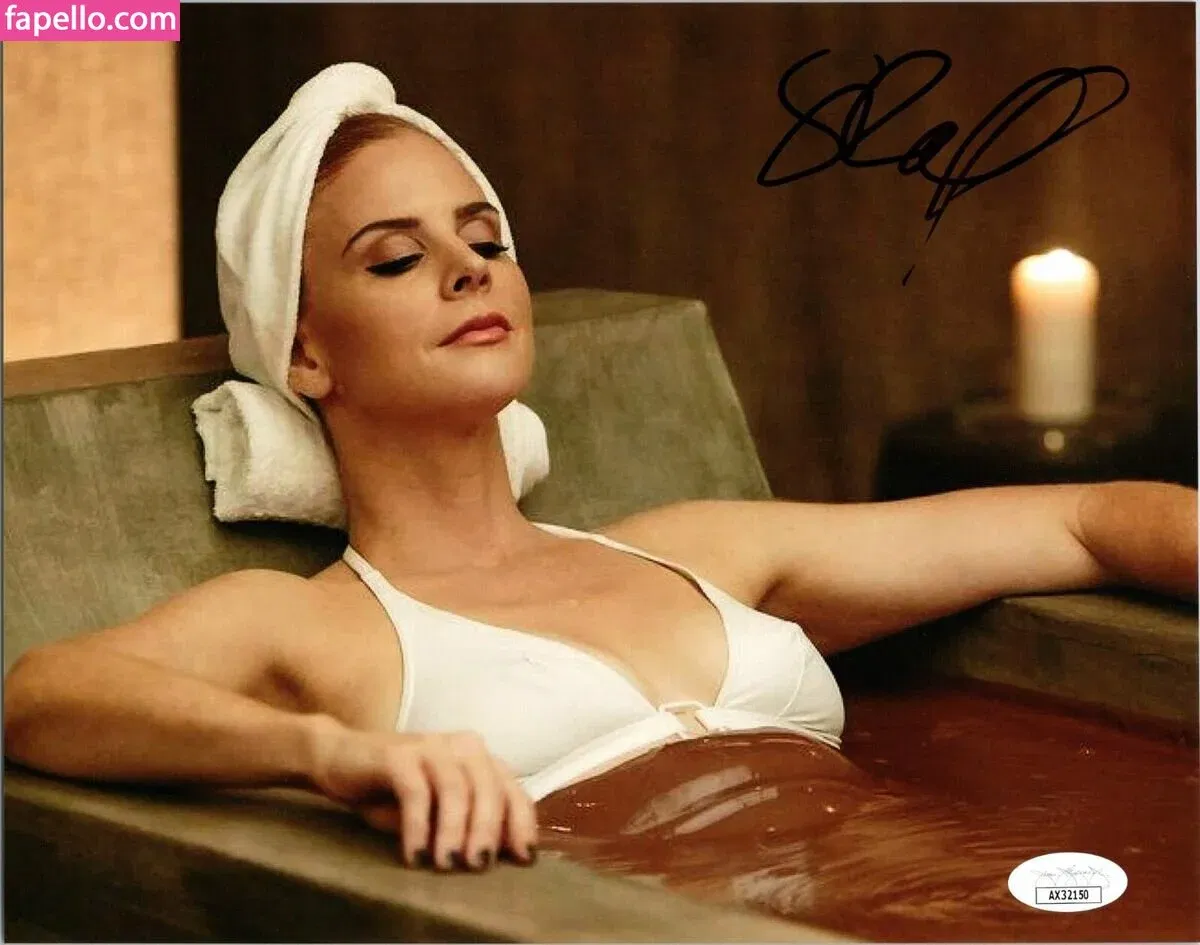 Sarah Rafferty / iamsarahgrafferty Onlyfans Photo Gallery 