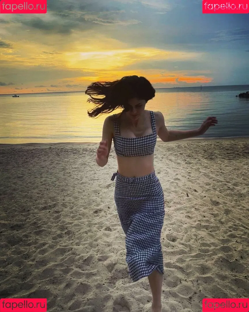 Alexandra Daddario / alexandradaddario Onlyfans Photo Gallery 
