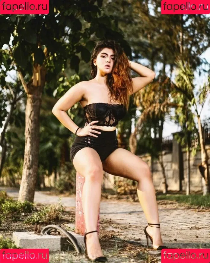 Twinkle Sharma Onlyfans Photo Gallery 